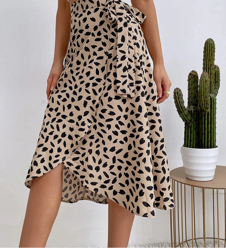 חצאית ברך- שקד