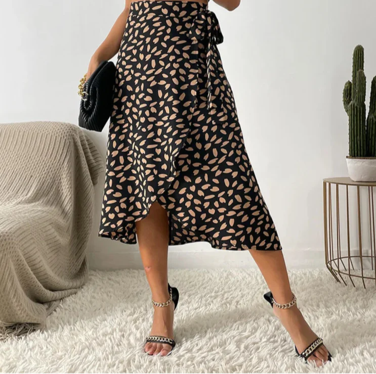 חצאית ברך- שקד