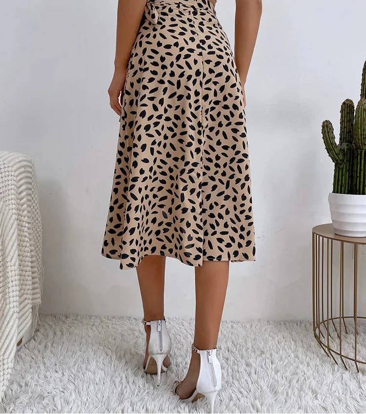 חצאית ברך- שקד