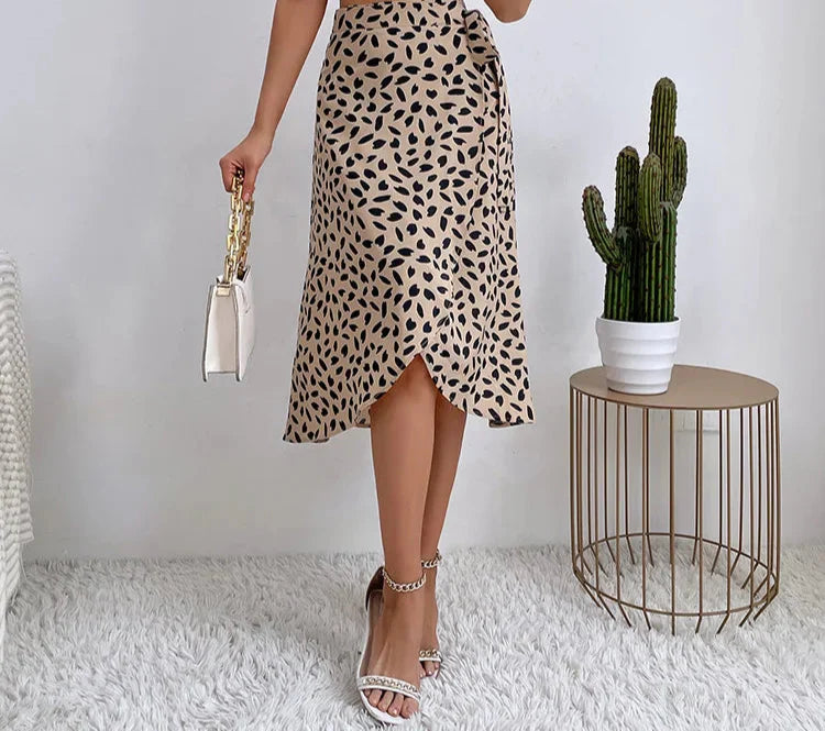 חצאית ברך- שקד